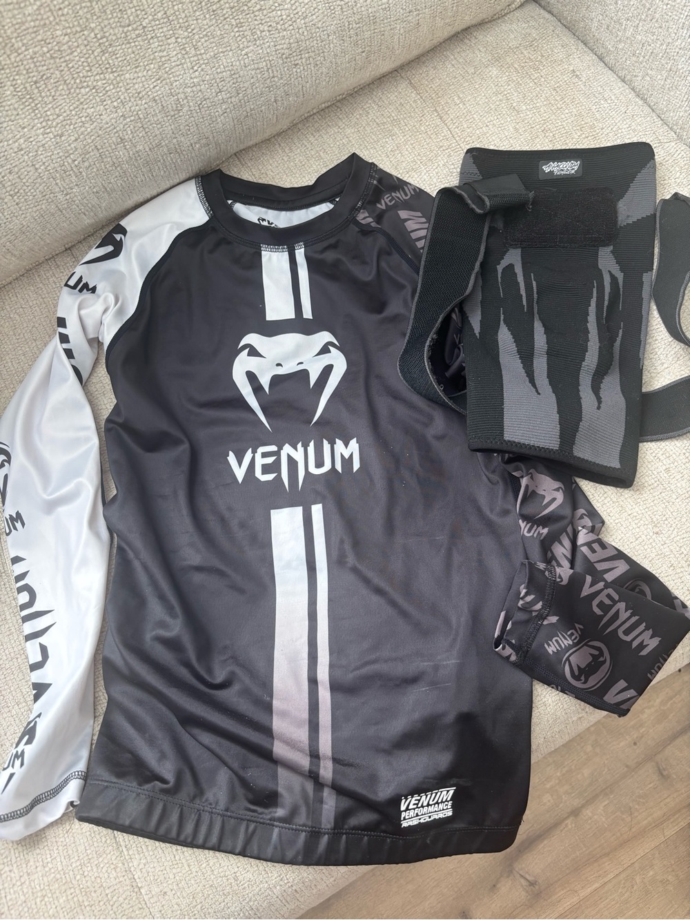 Venum Black & White Long-Sleeve Rash Guard and Anaconda Knee sleeve SMALL